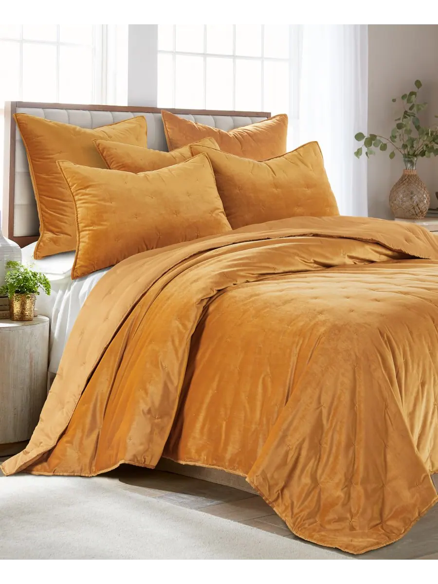 Стеганое одеяло Calabria Velvet, размер King/California King Levtex — изображение 1 из 6, золото