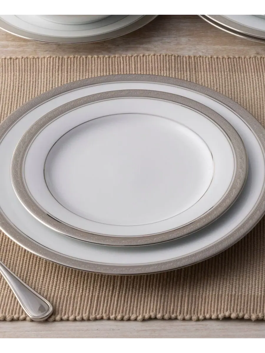 Набор салатных тарелок Crestwood Platinum, 4 персоны, сервировка на 4 персоны Noritake — изображение 4 из 9, белый