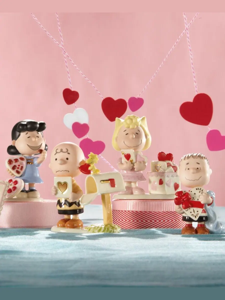 Набор фигурок Peanuts 5-Piece Valentine's Day Figurine Set Lenox — изображение 2 из 6, нет цвета