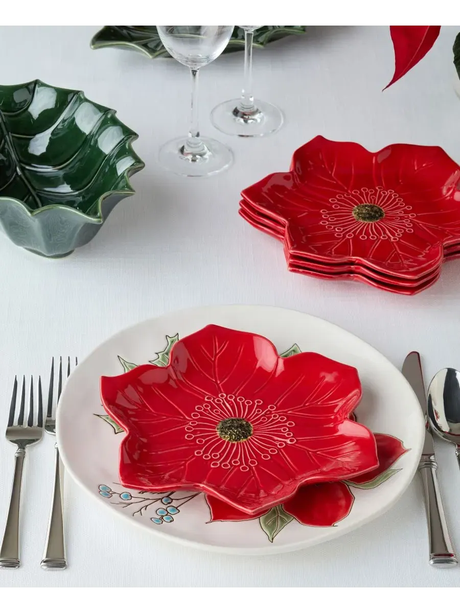 Набор из 4 десертных тарелок Festive Blooms Poinsettia, 23 см, с 3D-дизайном пуансеттии Certified — изображение 4 из 5