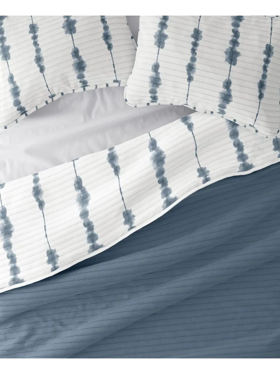 Двустороннее стеганое одеяло Shibori, 3 предмета, легкое, размер Full/Queen Ienjoy Home — изображение 9 из 10, темно-синий