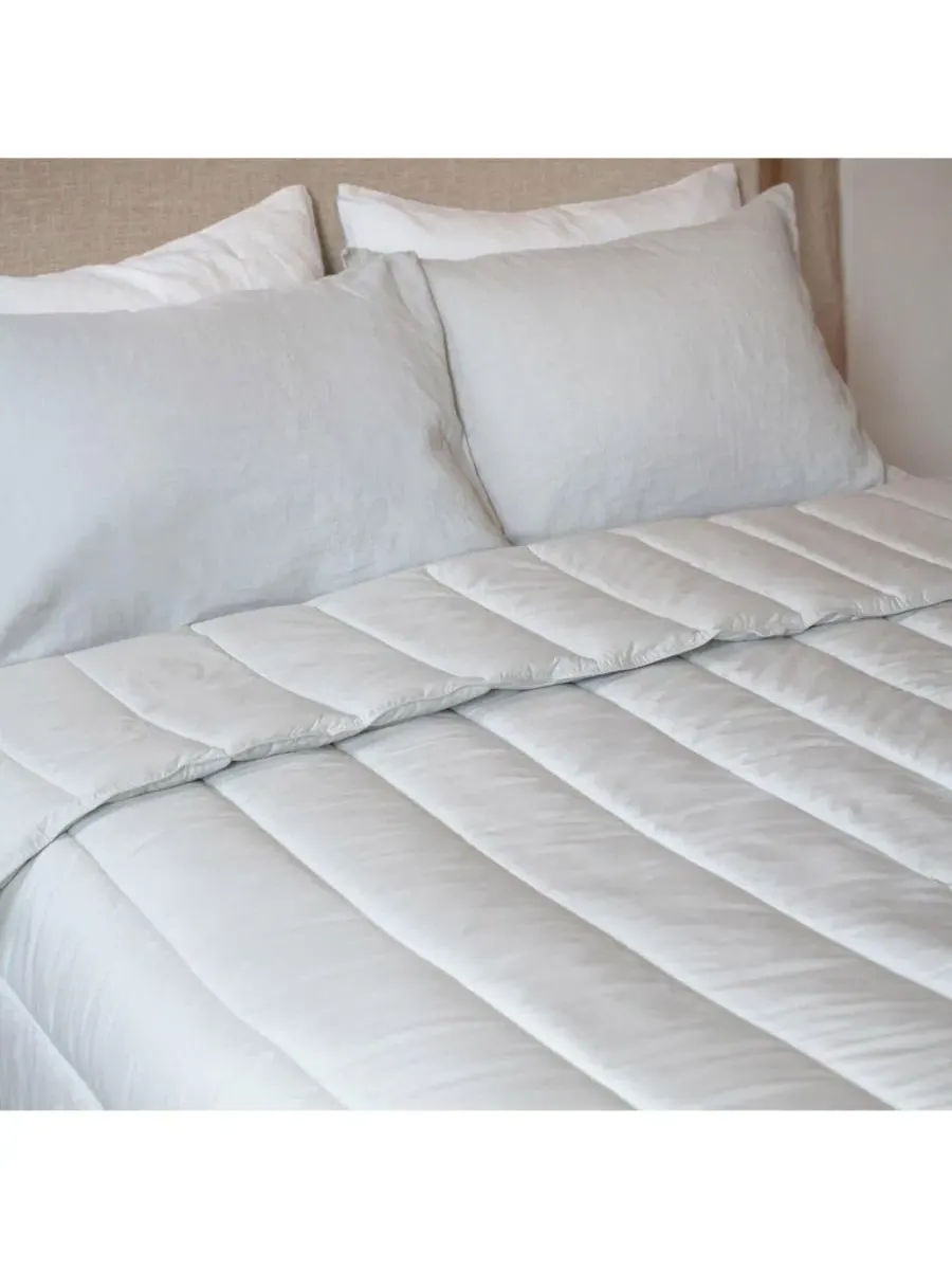 Одеяло-комфортер All Season Down Alternative Blanket Comforter Insert King/Cal King Bokser Home — изображение 5 из 10, серый