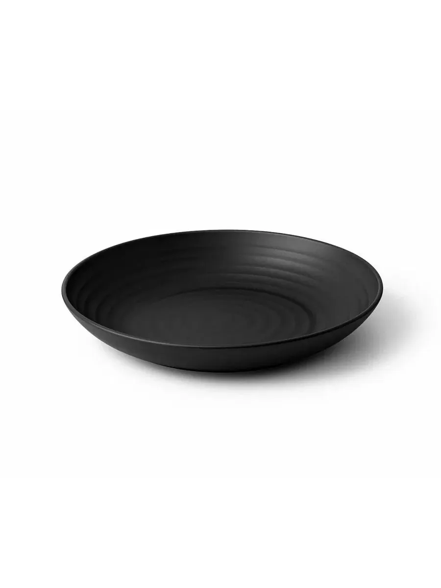 Набор обеденных тарелок Ribbed Coupe из пшеничной соломки, 8 шт Abode Homewares — изображение 3 из 6, черный