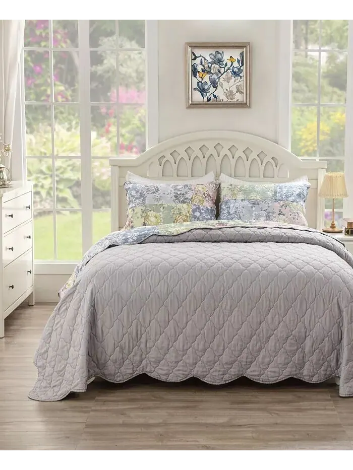 Коллекция одеял Emma с традиционным цветочным принтом Greenland Home Fashions — изображение 2 из 4, серый