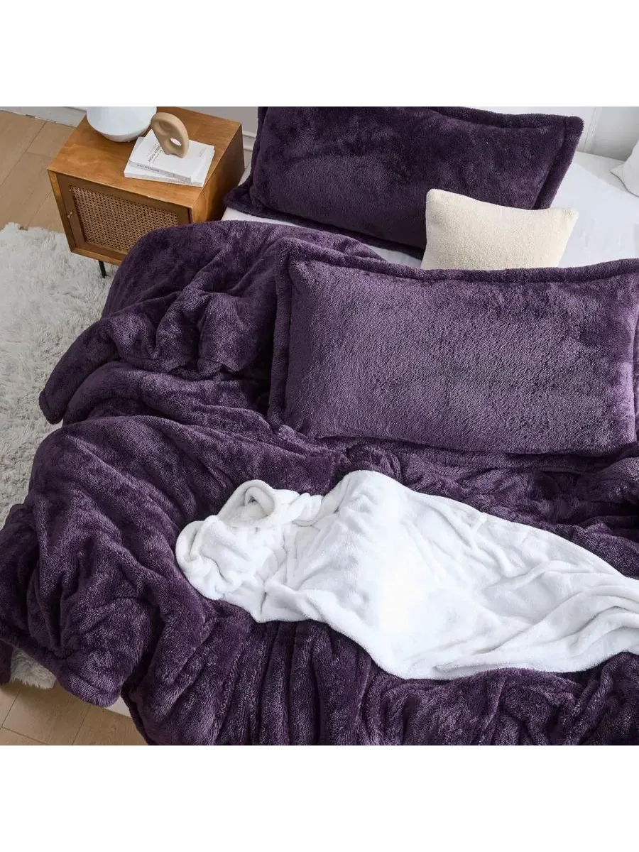Одеяло плюшевое Oversized Comforter Coma Inducer — изображение 2 из 3, фиолетовый