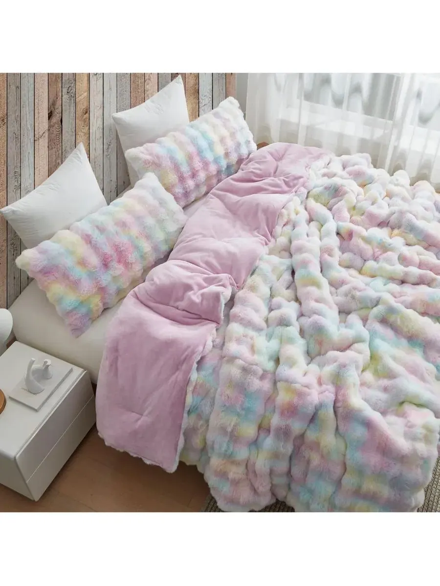 Одеяло-комфортер Oversized из искусственного меха Rainbow Sprinkles Coma Inducer — изображение 2 из 4, мульти