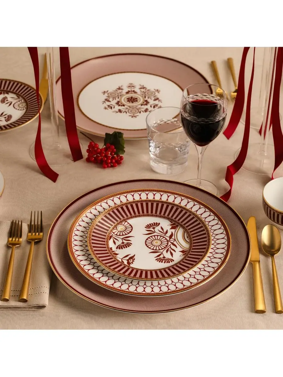 Тарелка «Красное великолепие» 34 см Wedgwood — изображение 3 из 4, мульти
