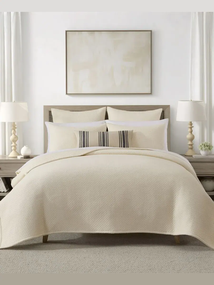Стеганое одеяло Grace с подушками, 3 предмета, King/California King Levtex Home — изображение 1 из 6, бежевый