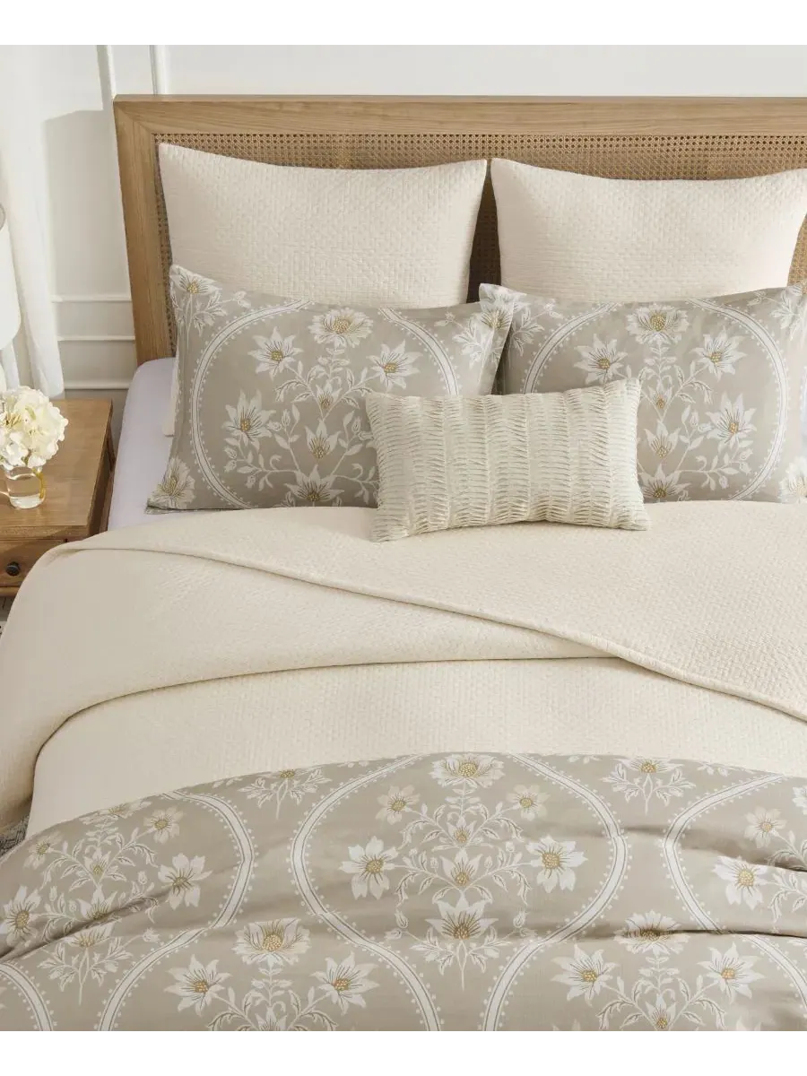 Стеганое одеяло Grace с подушками, 3 предмета, King/California King Levtex Home — изображение 5 из 6, бежевый