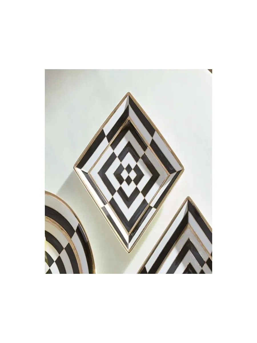 Сервировочное блюдо Op Art Jonathan Adler — изображение 3 из 3, черный