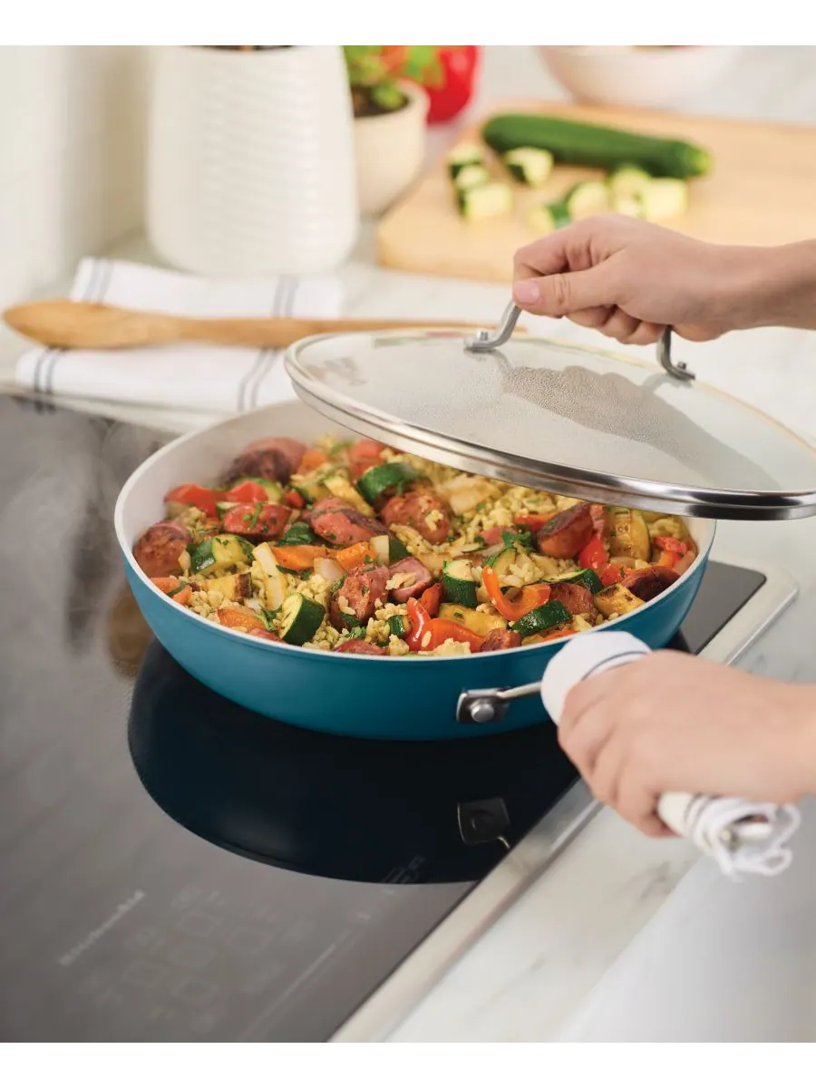 Сковорода с крышкой KitchenAid Hard-Anodized Ceramic Induction, 31 см, Синяя агава — изображение 5 из 8, синий