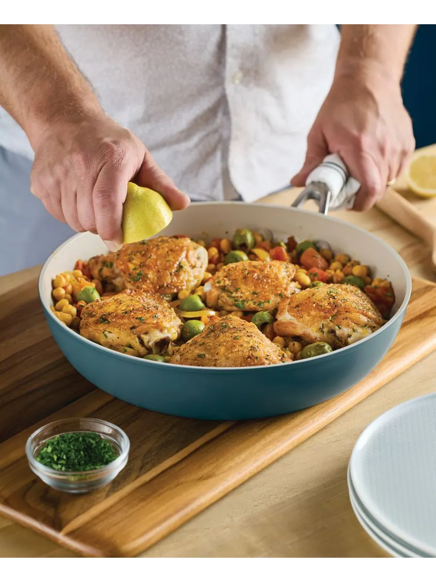 Сковорода с крышкой KitchenAid Hard-Anodized Ceramic Induction, 31 см, Синяя агава — изображение 6 из 8, синий