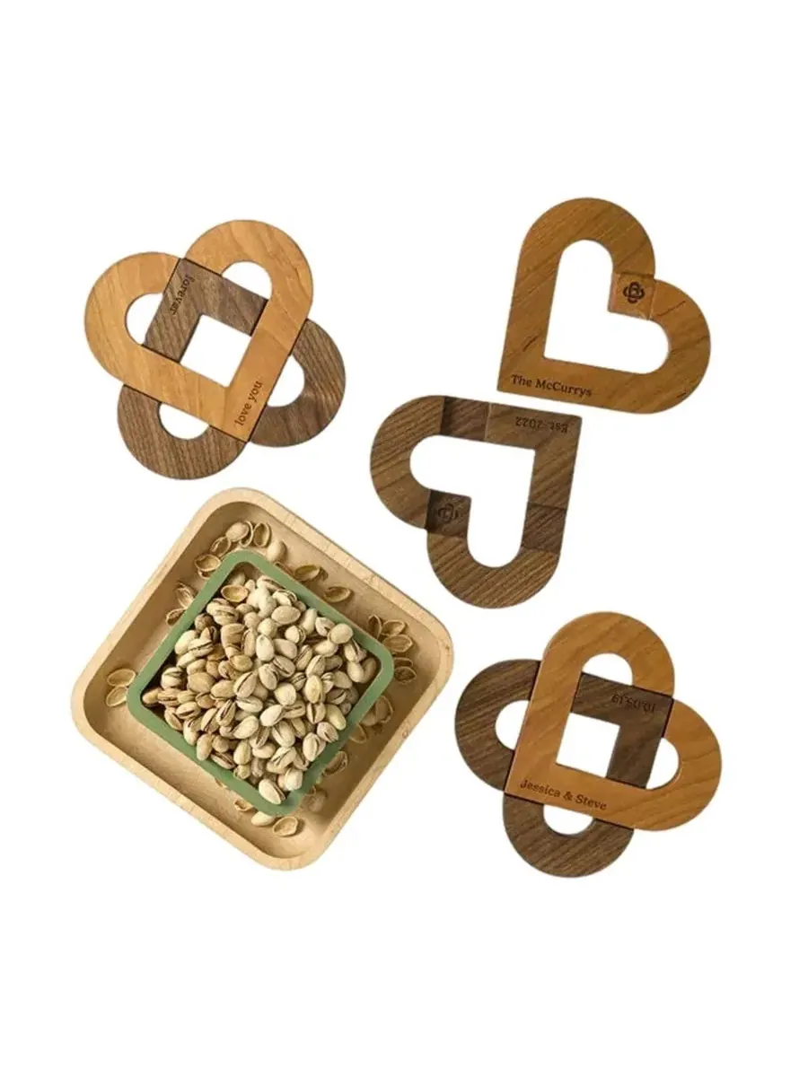 Сервировочная тарелка для фисташек с поддоном Pistachio Pedestal Nut Bowl Uncommon Goods — изображение 2 из 4, писташковый