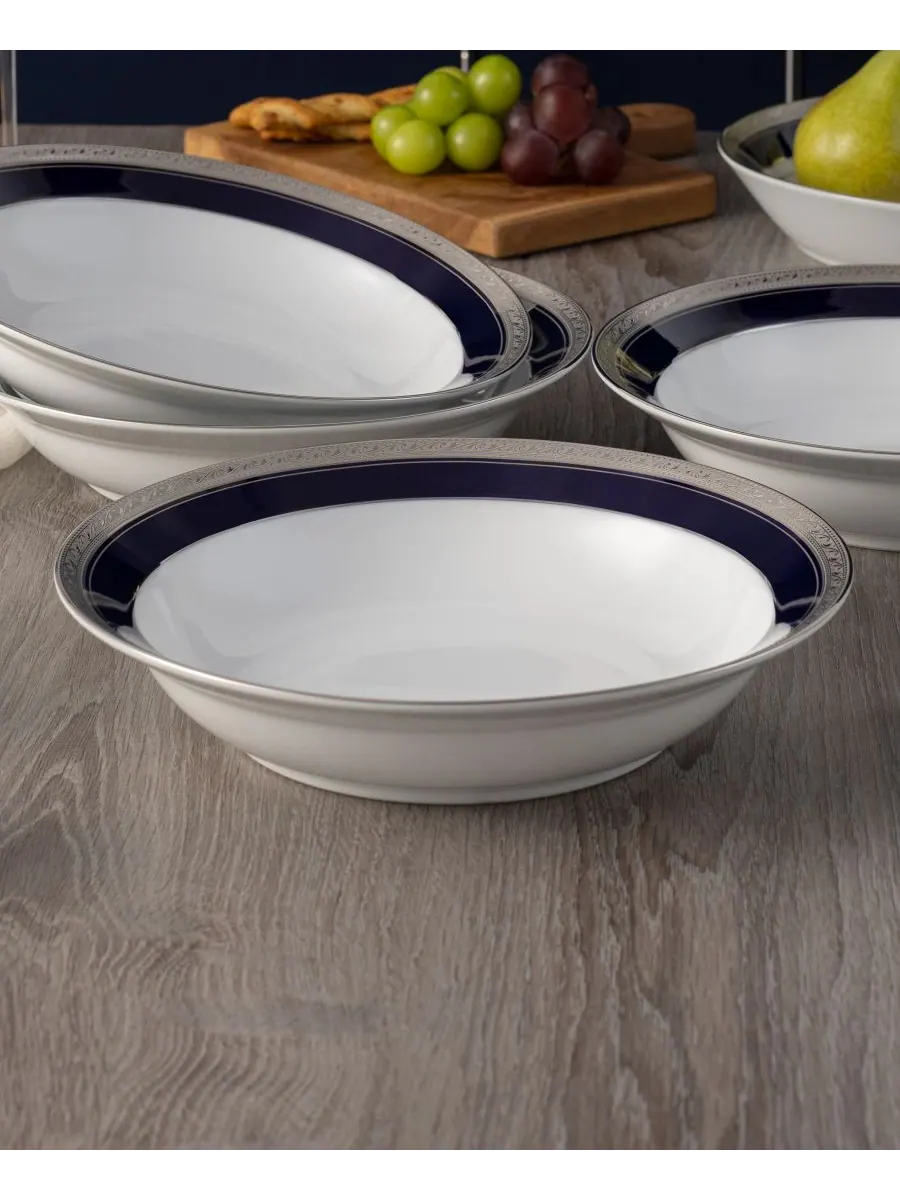 Набор из 4 обеденных тарелок Crestwood Cobalt Platinum с ободком, 10 дюймов, 25 унций Noritake — изображение 3 из 4, синий