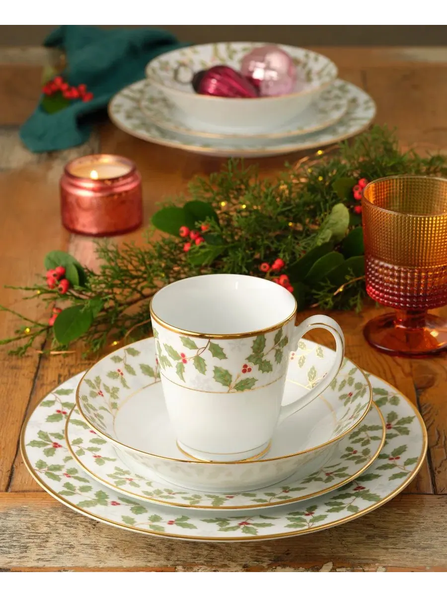 Набор из 4 салатниц Holly & Berry Gold, диаметр 21 см Noritake — изображение 3 из 11, белый зеленый