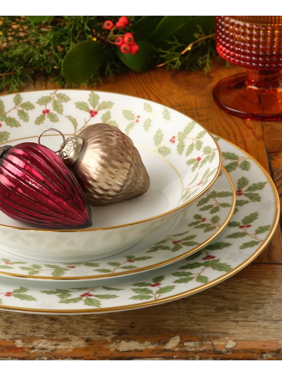 Набор из 4 салатниц Holly & Berry Gold, диаметр 21 см Noritake — изображение 5 из 11, белый зеленый