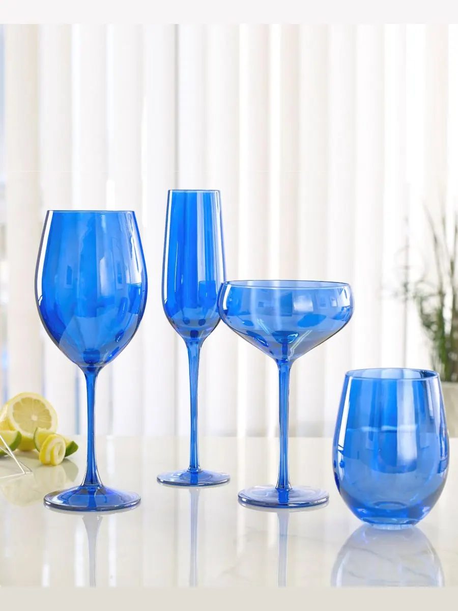 Набор из 4 бокалов Carnival Coupe объемом 13 унций (373 мл) Qualia Glass — изображение 3 из 3, синий