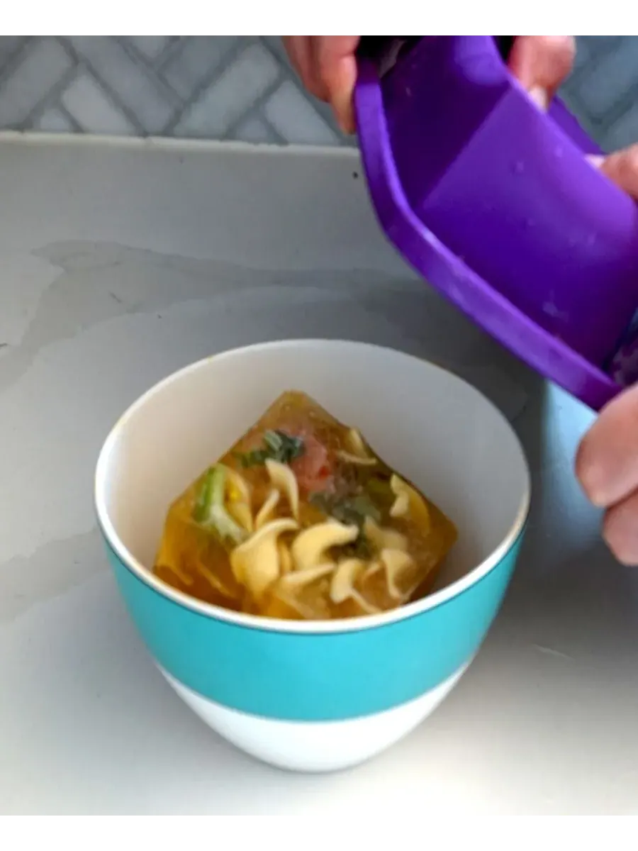 Контейнер для заморозки супа Soup Master на 6 чашек Shape+Store — изображение 5 из 5, фиолетовый