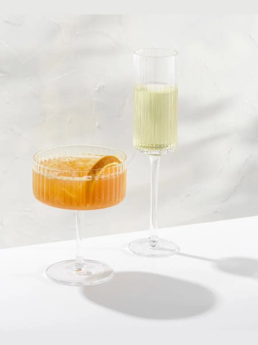Набор из 2 бокалов для мартини Elle Fluted Coupe JoyJolt — изображение 4 из 4, прозрачный