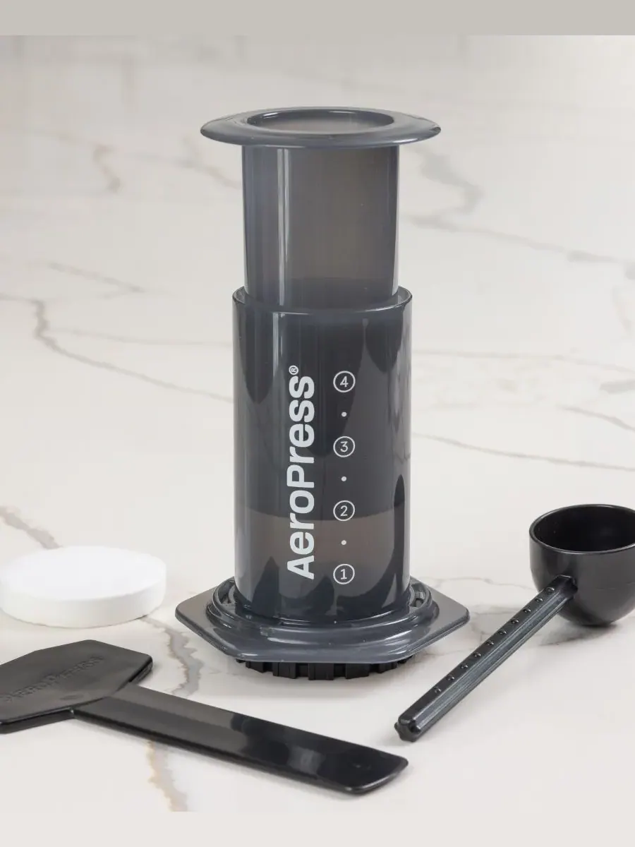 Кофеварка для путешествий на одну чашку с технологией 3-в-1 Aeropress — изображение 2 из 4, серый
