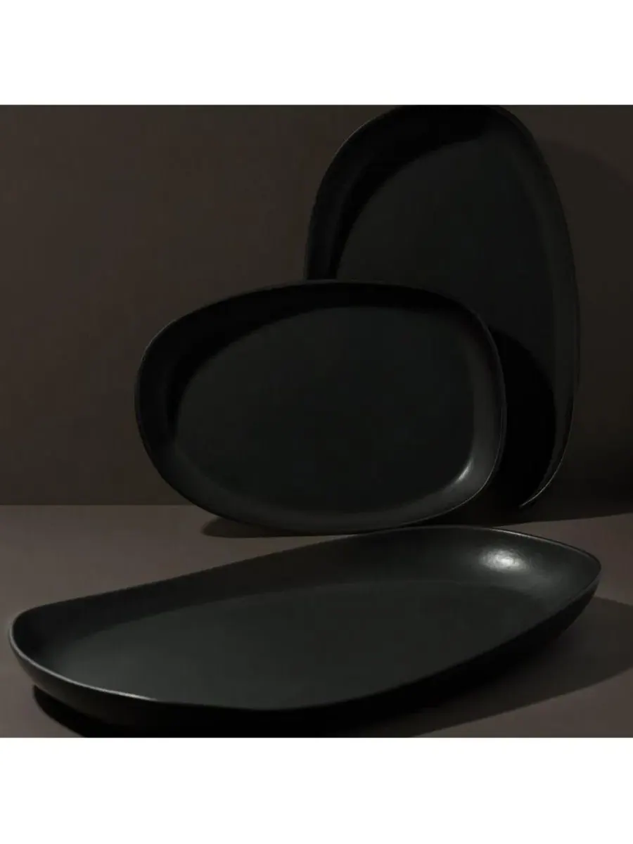 Миниатюрное длинное сервировочное блюдо из каменной керамики Gharyan Stoneware — изображение 2 из 3, черный