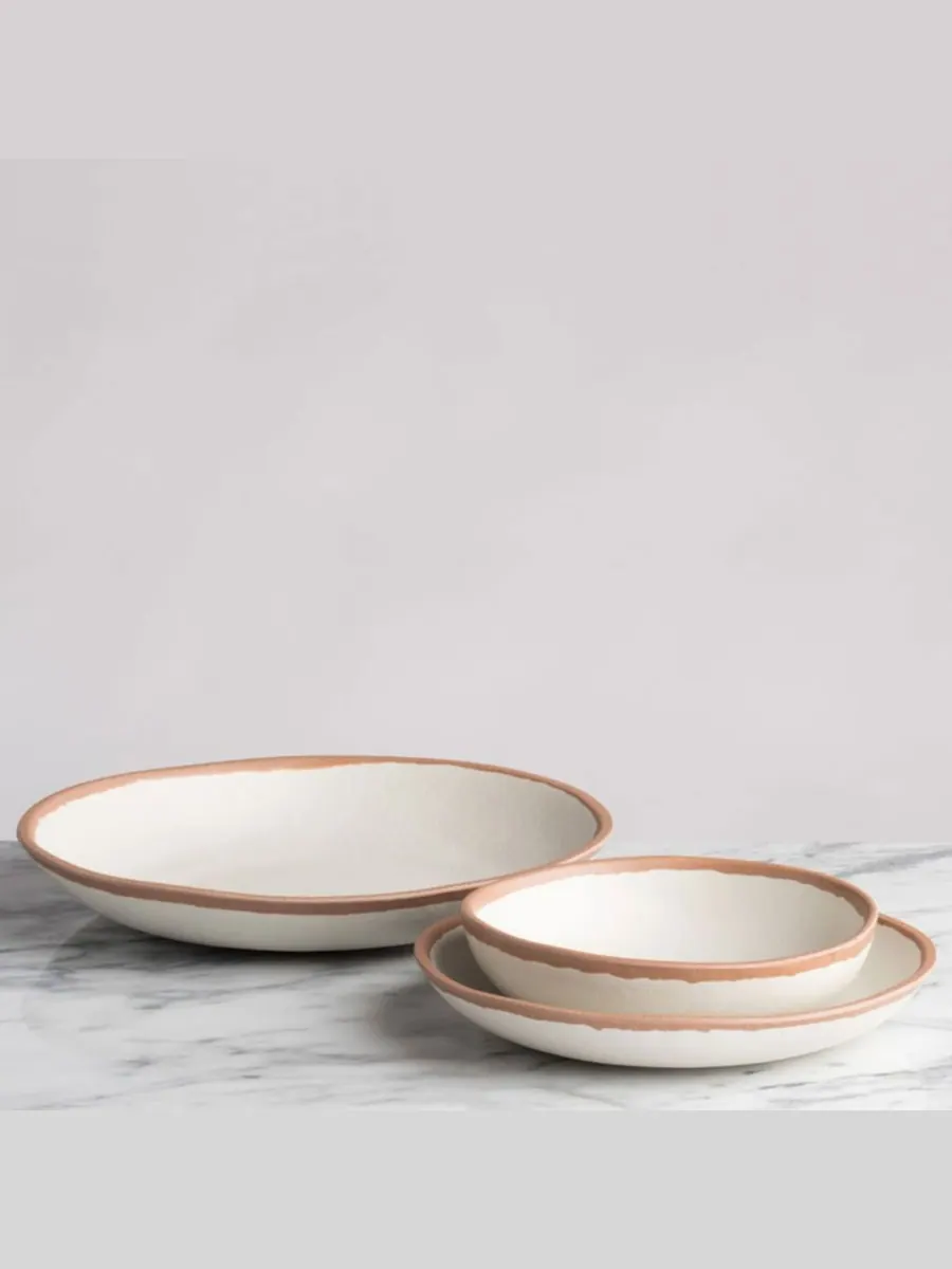 Набор из 4 обеденных тарелок Potter Terracotta Melaboo из терракоты Q Squared — изображение 3 из 4, бежевый/серый