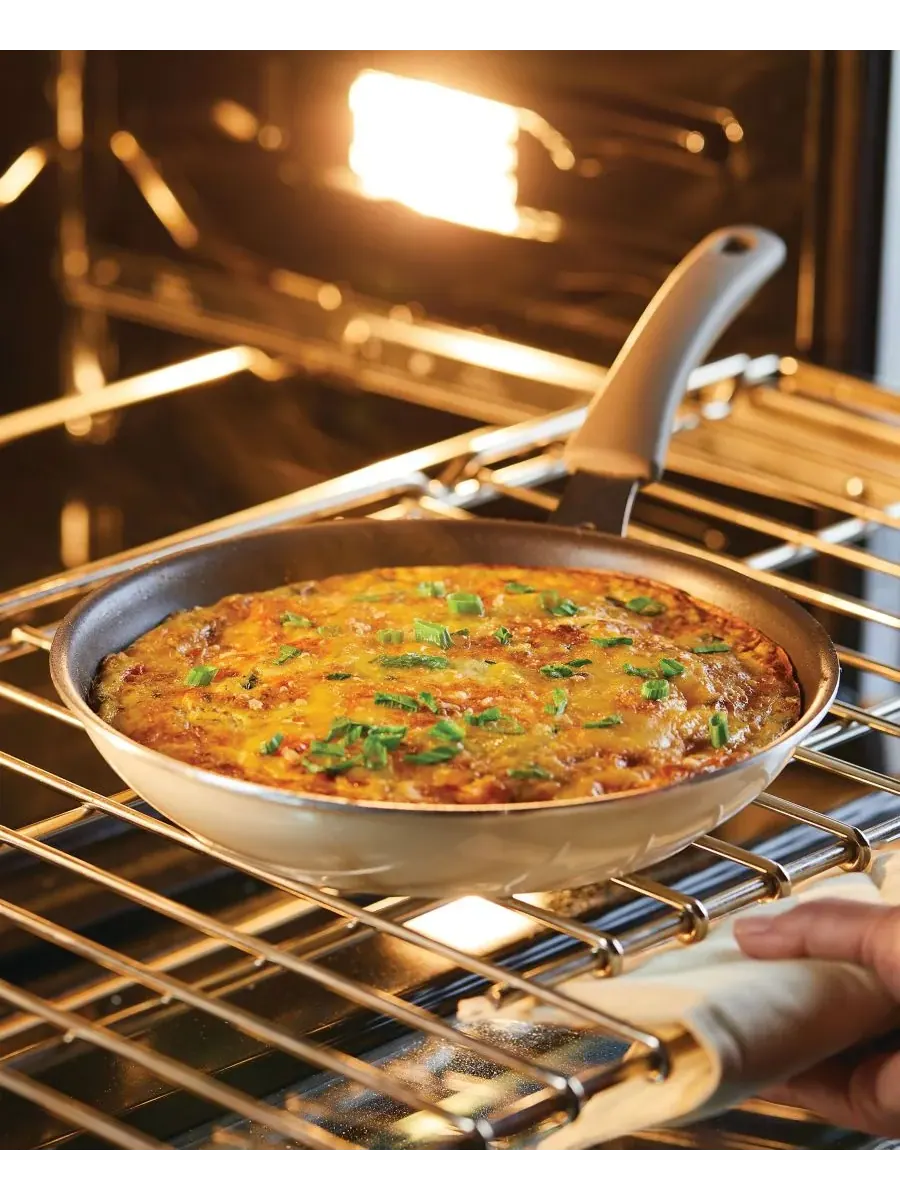 Набор из 2 алюминиевых сковородок с антипригарным покрытием Cook + Create Rachael Ray, миндальный — изображение 3 из 9