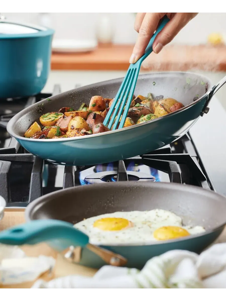 Набор из 2 алюминиевых сковородок с антипригарным покрытием Cook + Create Rachael Ray — изображение 2 из 8, синий