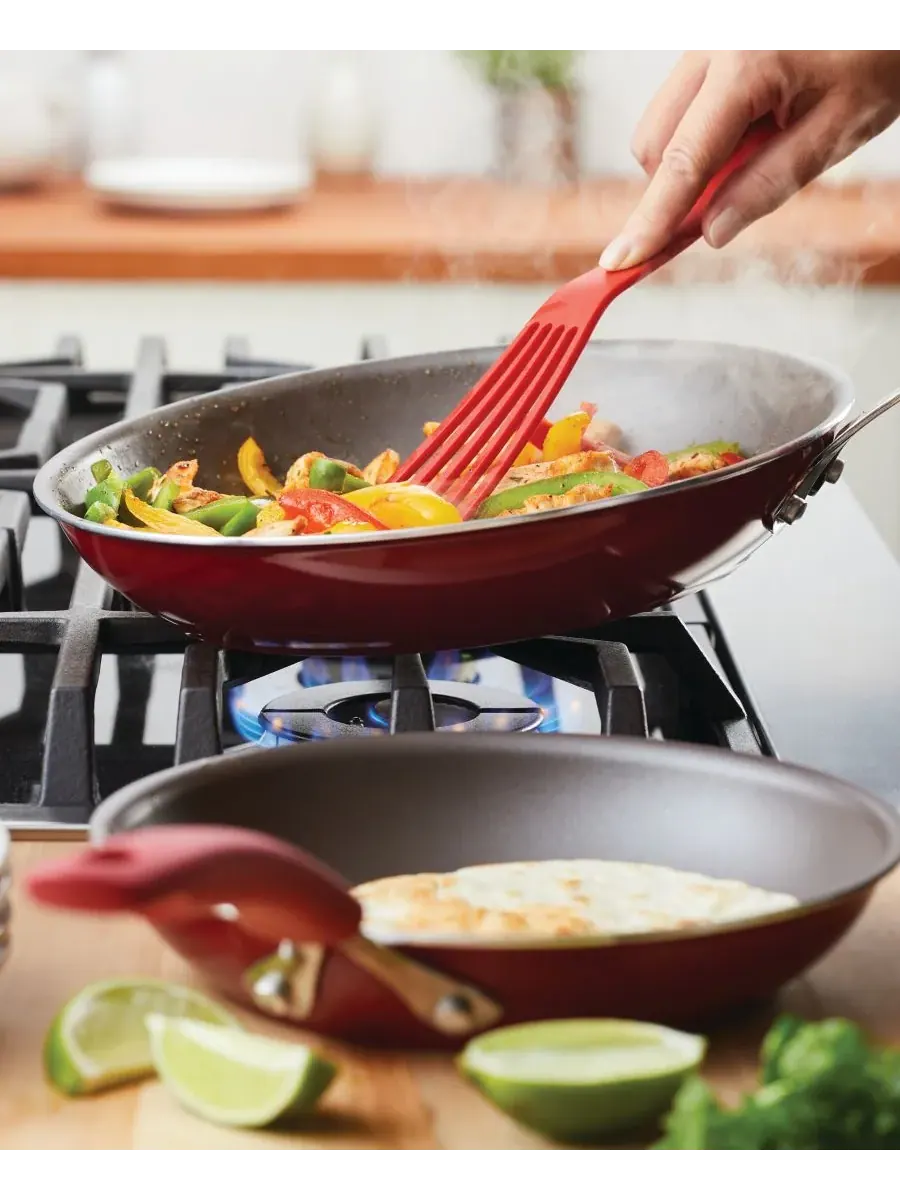 Набор из 2 алюминиевых сковородок с антипригарным покрытием Cook + Create Rachael Ray — изображение 2 из 8, красный