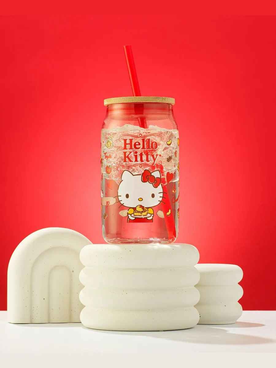 Любимый вкус Hello Kitty и ее друзей. Стеклянный стакан в форме банки Hello Kitty с деревянной — изображение 7 из 10, мульти