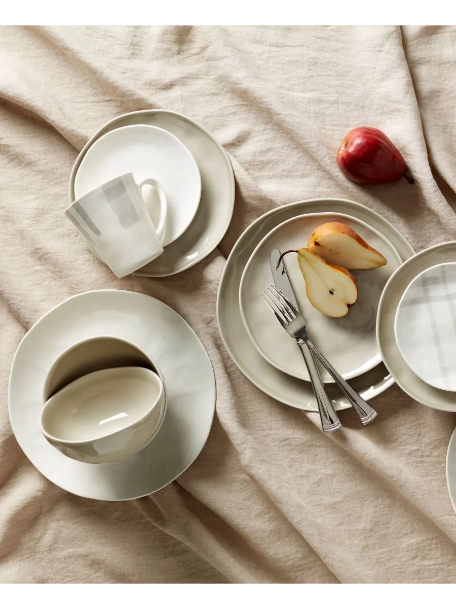 Набор из 4 декоративных тарелок Bay Solid Colors Lenox — изображение 4 из 6, белый серый