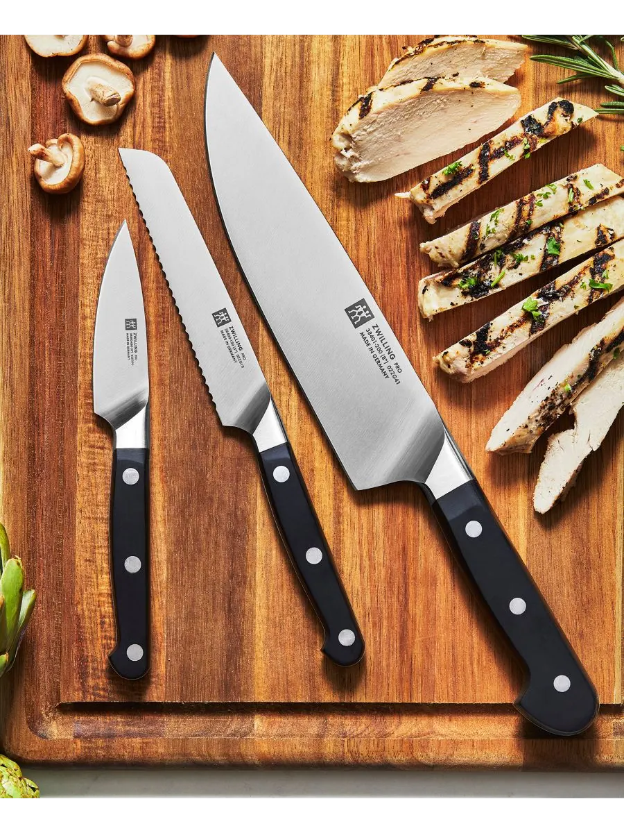 Набор кухонных ножей ZWILLING Pro, 3 предмета, шеф-нож/универсальный серрейторный/овощной — изображение 1 из 6, нет цвета