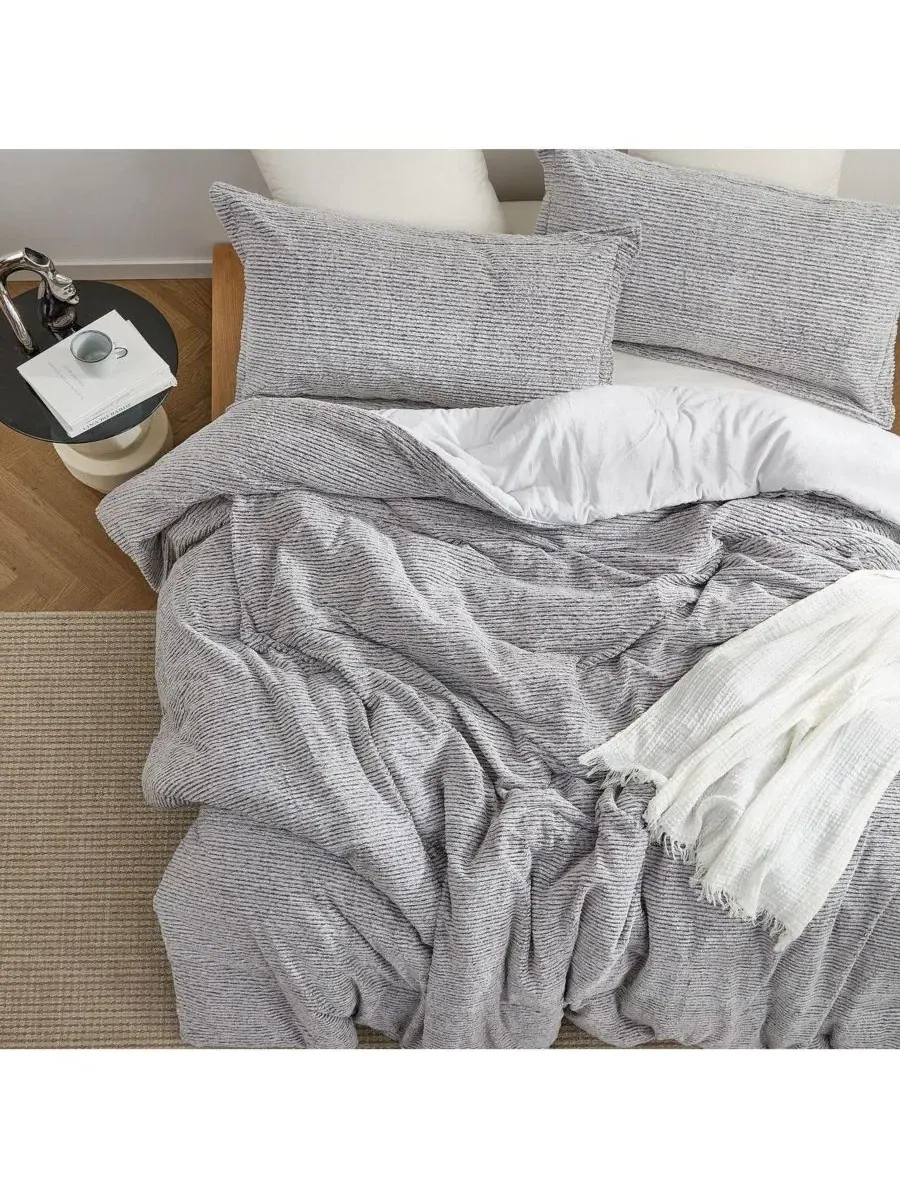 Одеяло-комфортер Glacier Frost Oversized Comforter Set Coma Inducer — изображение 2 из 4, серый