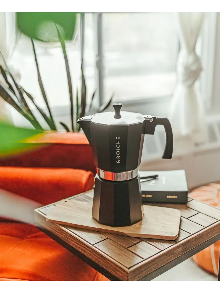 Кофеварка Milano Moka для приготовления эспрессо на плите, вместимость 12 чашек (795 мл) Grosche — изображение 6 из 7, черный