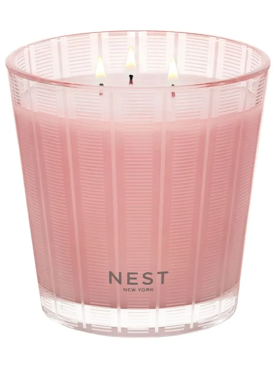 Ароматическая свеча с тремя фитилями Himalayan Salt & Rosewater NEST New York — изображение 2 из 5, нет цвета