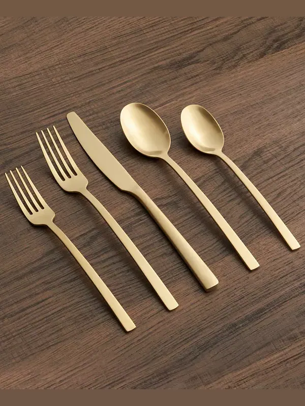 Набор столовых приборов Beacon Gold Satin, 45 предметов, на 8 персон Cambridge Silversmiths — изображение 3 из 4, золото