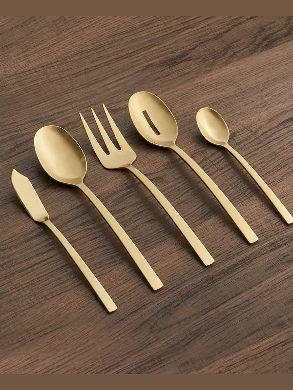 Набор столовых приборов Beacon Gold Satin, 45 предметов, на 8 персон Cambridge Silversmiths — изображение 4 из 4, золото
