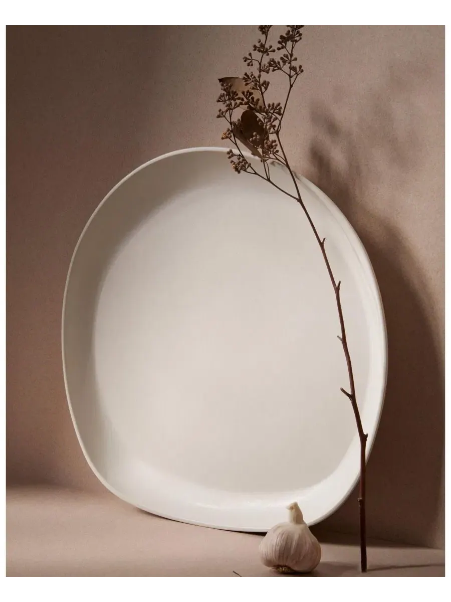 Каменная сервировочная тарелка Round Dadasi Gharyan Stoneware — изображение 2 из 4, белый