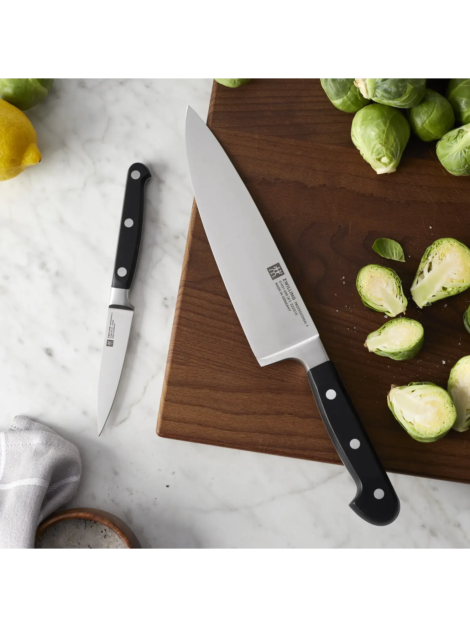 Набор кухонных ножей ZWILLING Professional S, 2 предмета, шеф-нож/овощной нож — изображение 2 из 3, черный