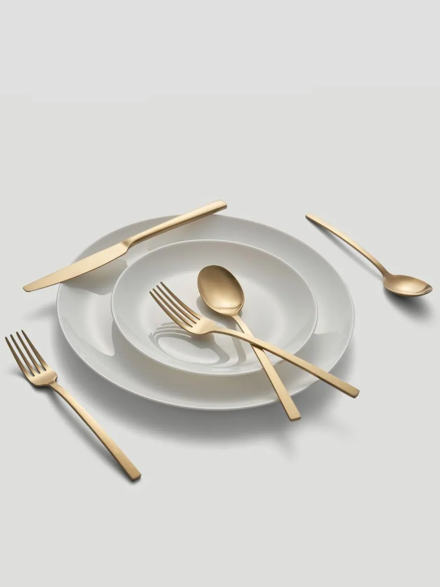 Cambridge Silversmiths Набор столовых приборов Beacon Gold Satin из 20 предметов, на 4 персоны — изображение 3 из 4, золото