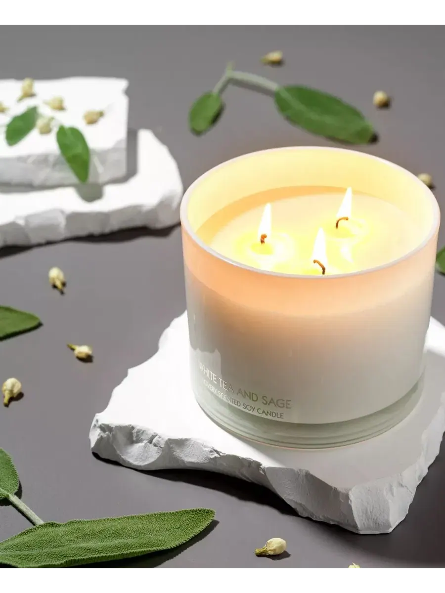 Набор ароматических свечей Tea and Sage, 3 фитиля, 350 г Lovery — изображение 2 из 4, белый