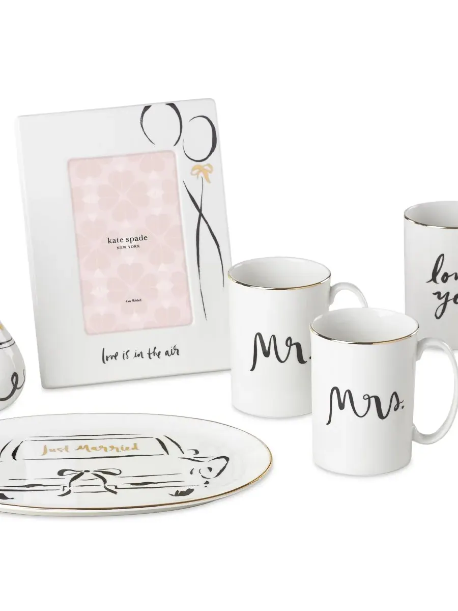 Набор из 2 кружек «Мистер и миссис» для свадебной вечеринки Kate Spade New York — изображение 3 из 4, белый