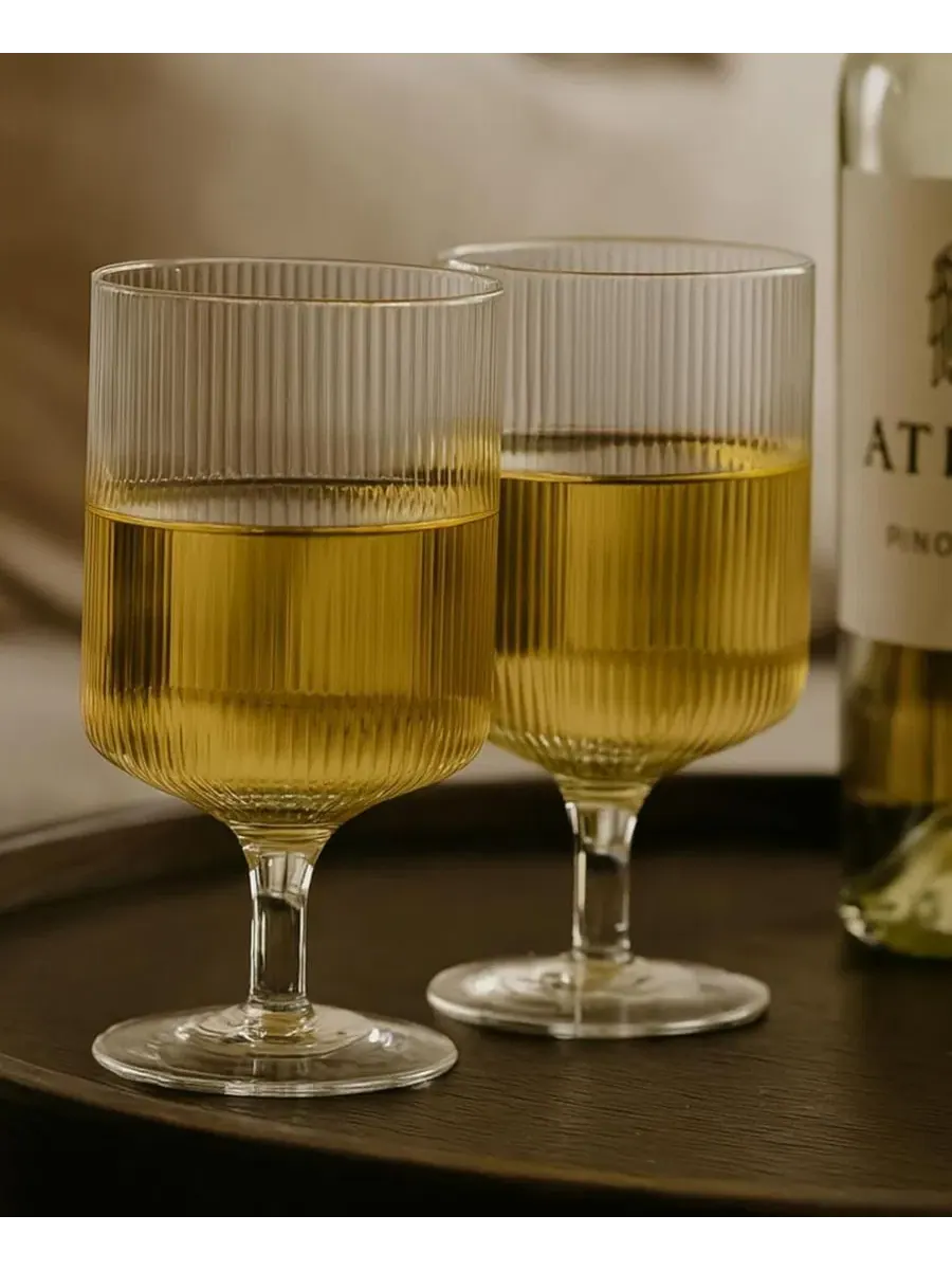 Набор из 2 бокалов для вина с рифленой текстурой The Wine Savant — изображение 4 из 7, прозрачный