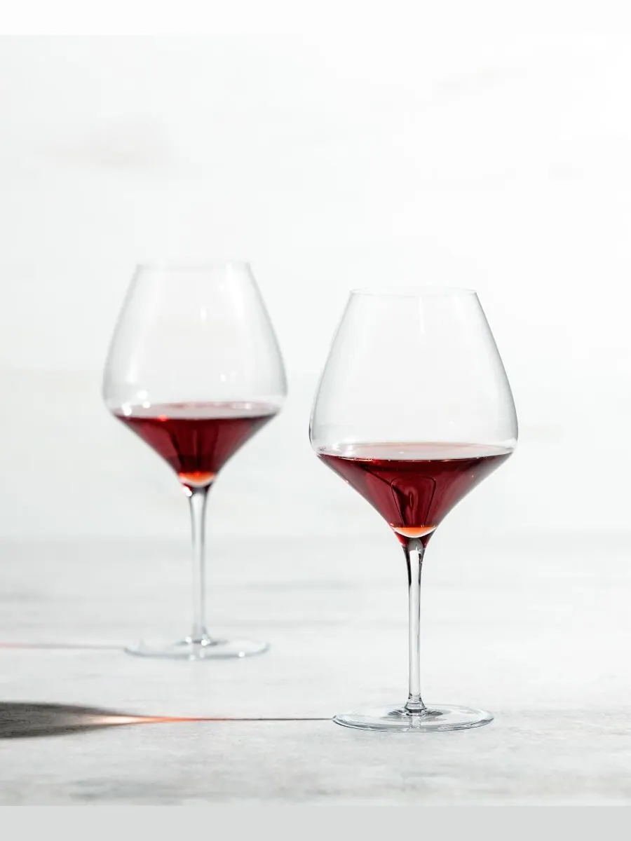 Набор из 2 бутылок вина Alloro Cabernet ручной работы объемом 27 унций Zwiesel Glas — изображение 3 из 3, прозрачный