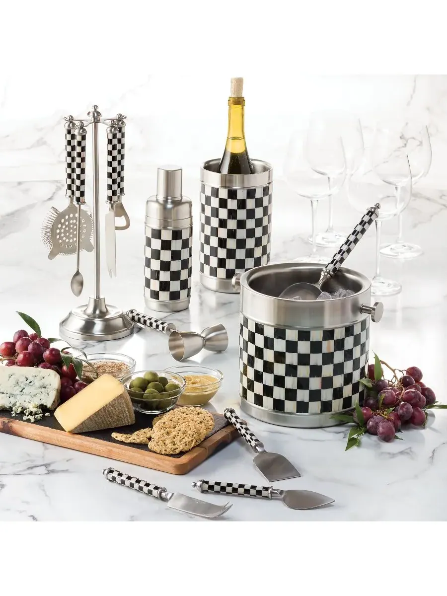 Коктейльный шейкер Courtly Check 3260 Mackenzie-Childs — изображение 3 из 4, нет цвета