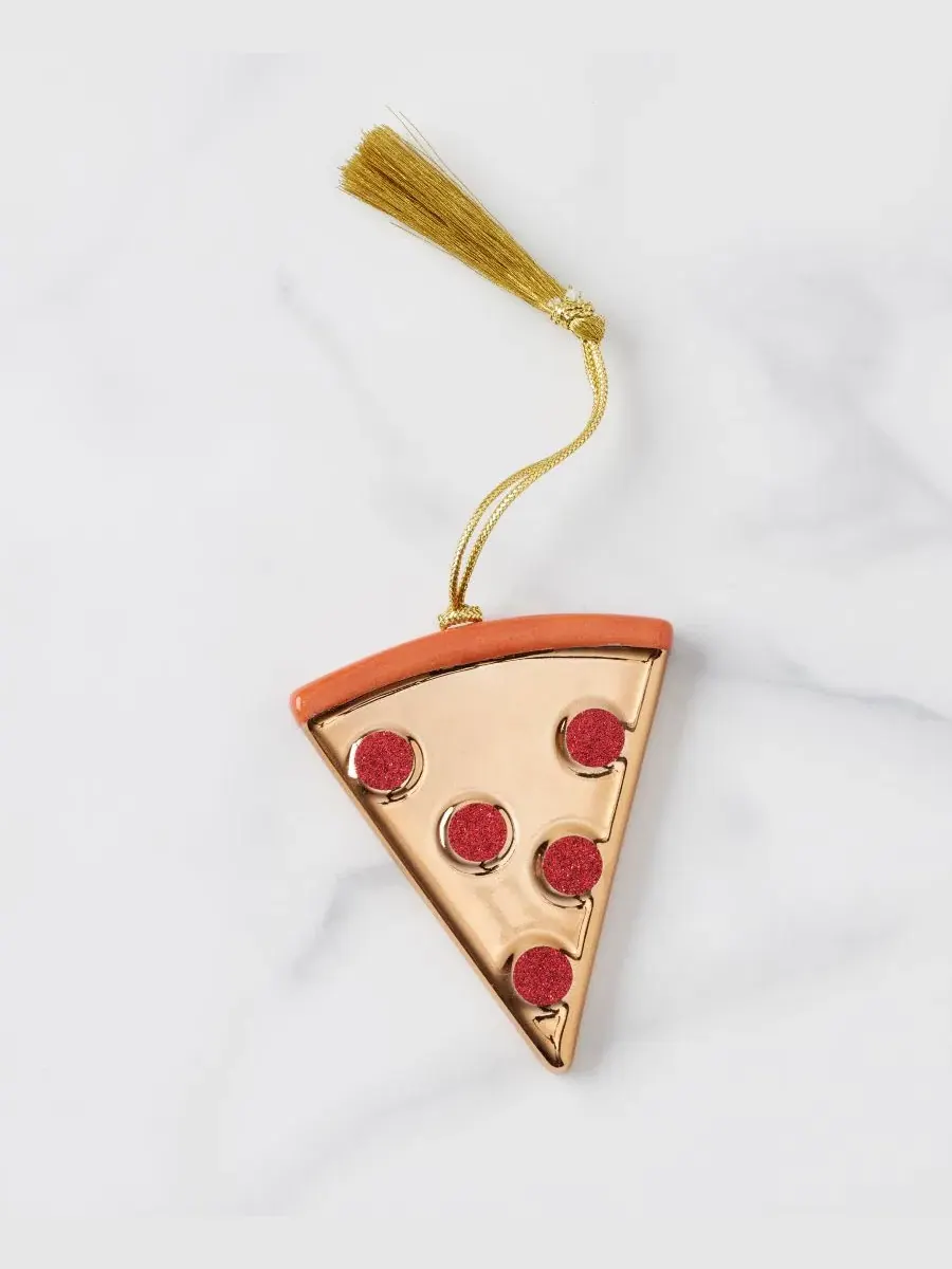 Елочная игрушка из фарфора с золотым шнурком Be Jolly Pizza Slice kate spade new york — изображение 2 из 6, мульти