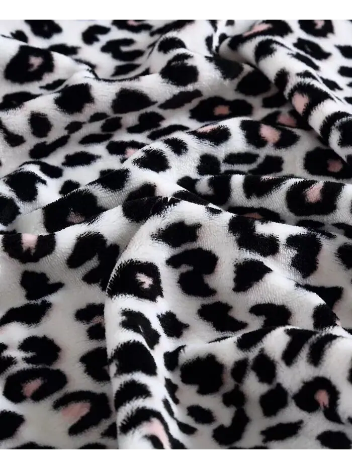 Ультрамягкое плюшевое одеяло Betsey's Leopard Betsey Johnson — изображение 3 из 4, черный розовый