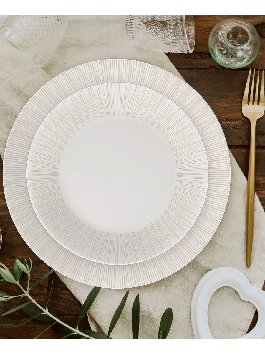Набор посуды Hushed Lines из 12 предметов, на 4 персоны Corelle — изображение 3 из 8, белый