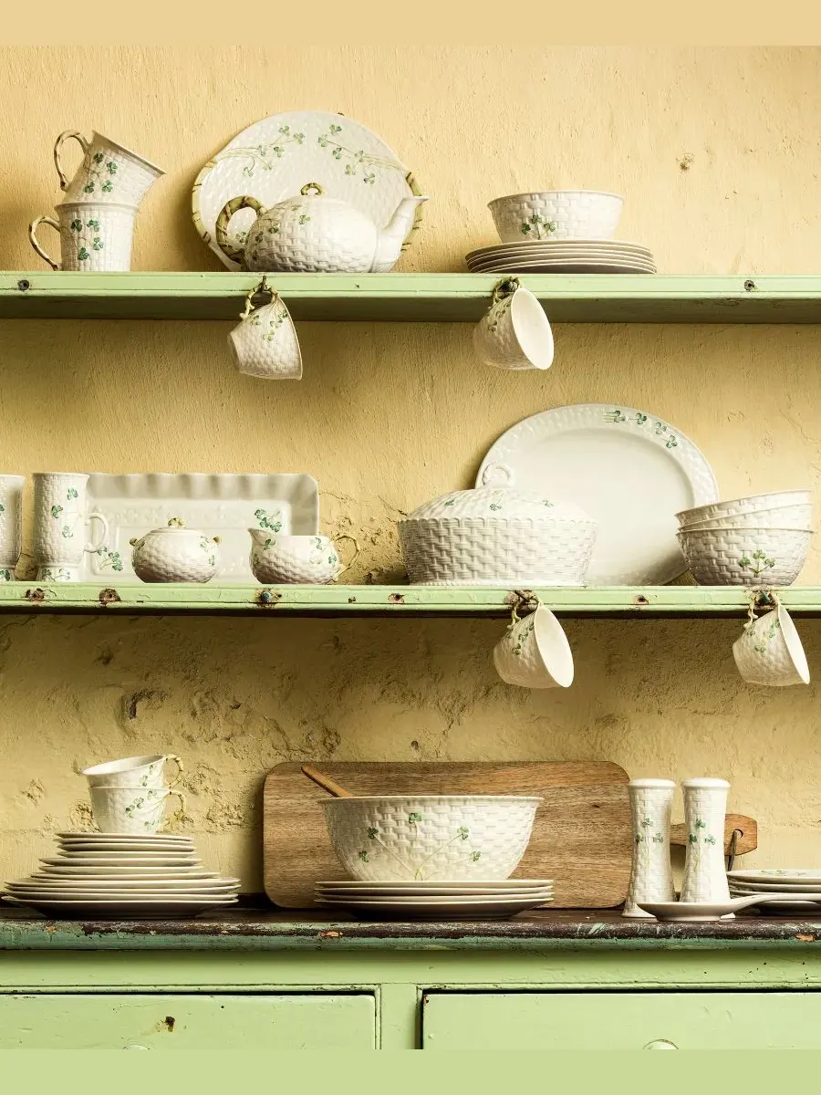 Миска для смешивания с плетеным узором и клевером Belleek Pottery — изображение 2 из 3, слоновая кость/зеленый