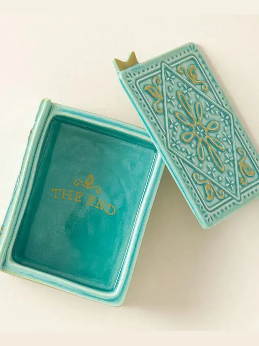 Фарфоровая свеча в виде книги «Легкое чтение», 255 мл Uncommon Goods — изображение 4 из 4, зеленый